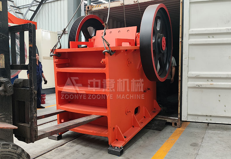 颚式破碎机.jpg 颚式破碎机.jpg