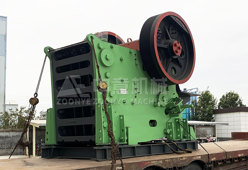 颚式破碎机.jpg 颚式破碎机