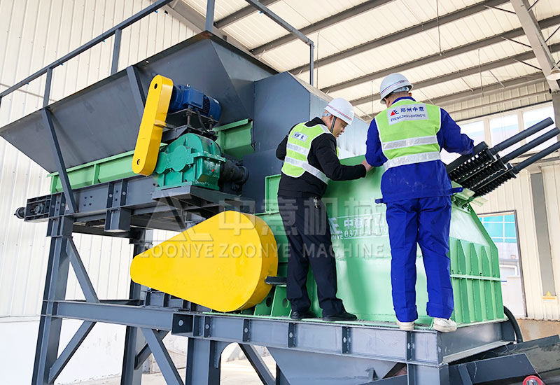 链板输送机+破袋机.jpg 链板输送机+破袋机