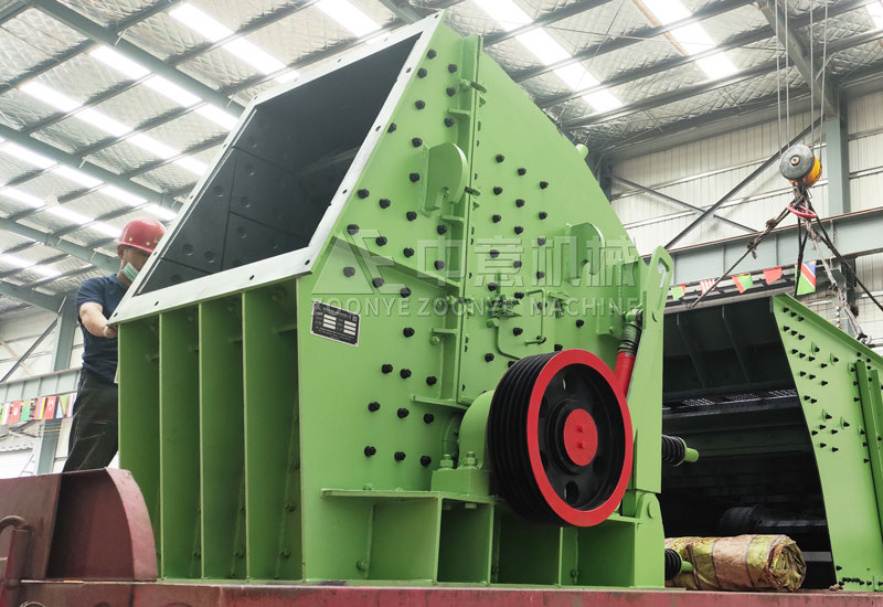 反击式破碎机.jpg 反击式破碎机