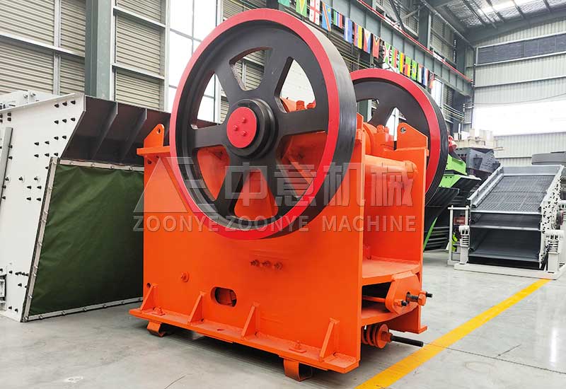 鄂式破碎机.jpg 鄂式破碎机